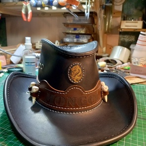 Шляпа ковбойская кожаная с гравировкой