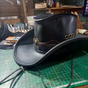 Шляпа ковбойская кожаная