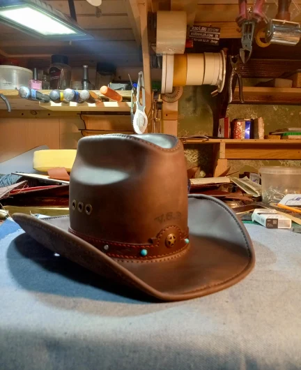 5d713423-99bc-4b1d-9849-94811129ade3-ковбойскаяшляпаизкожиназаказ(7).jpg